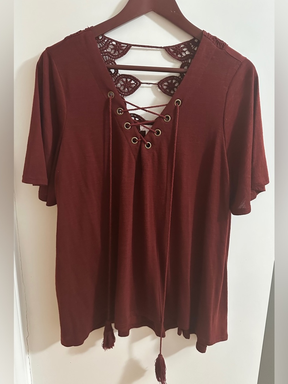 Xhilaration Lace-Up Crochet Back Tunic in Wine